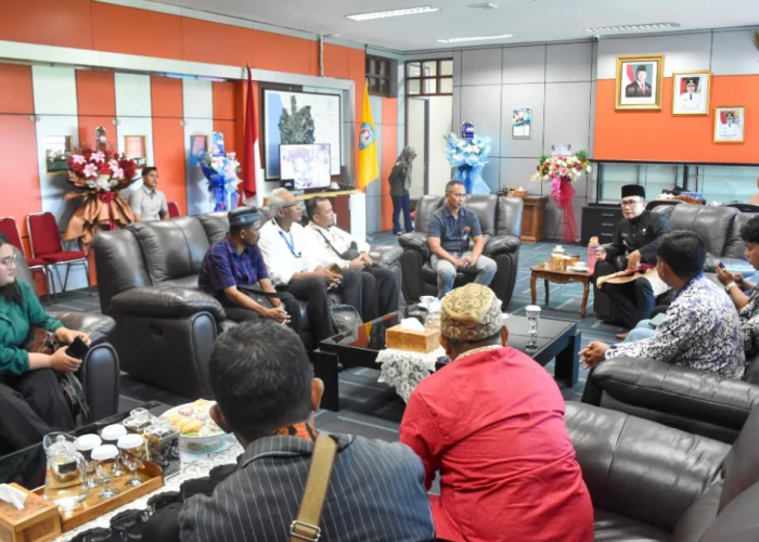 Bupati Sujiwo Terima Audiensi PLN, Bahas Infrastruktur Listrik Terentang Hulu