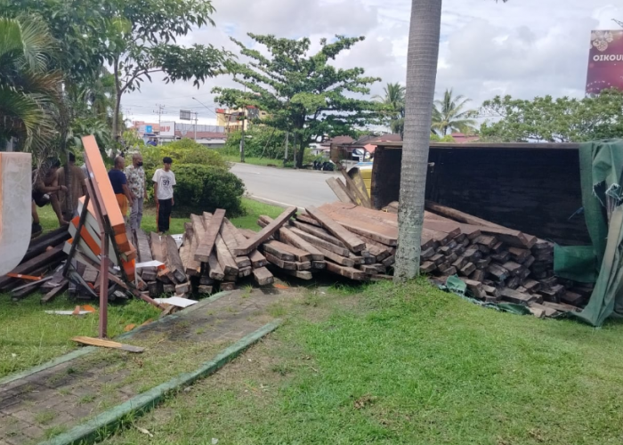 Diduga Kelebihan Muatan, Truk Oleng Memakan Korban di Tol 2 Kubu Raya