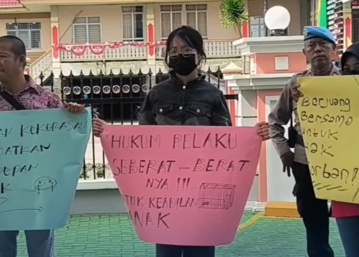 Dua Aksi Damai Warnai Praperadilan Oknum Anggota DPRD Singkawang Terkait Kasus Dugaan Pencabulan Anak