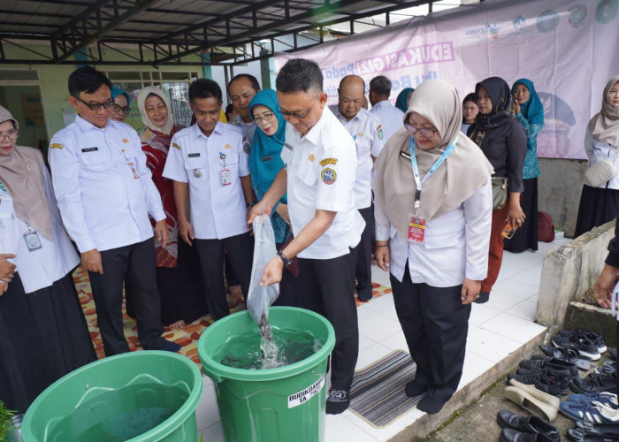 Wali Kota Pontianak Serahkan Paket Budikdamber, Cegah Stunting dan Kendalikan Inflasi