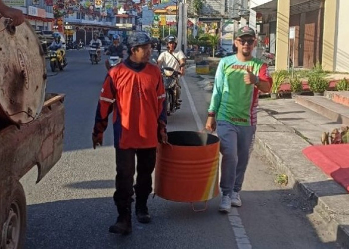 DLH Singkawang Siapkan 100 Tempat Sampah di Rute Pawai Lampion dan Festival Cap Go Meh 2026