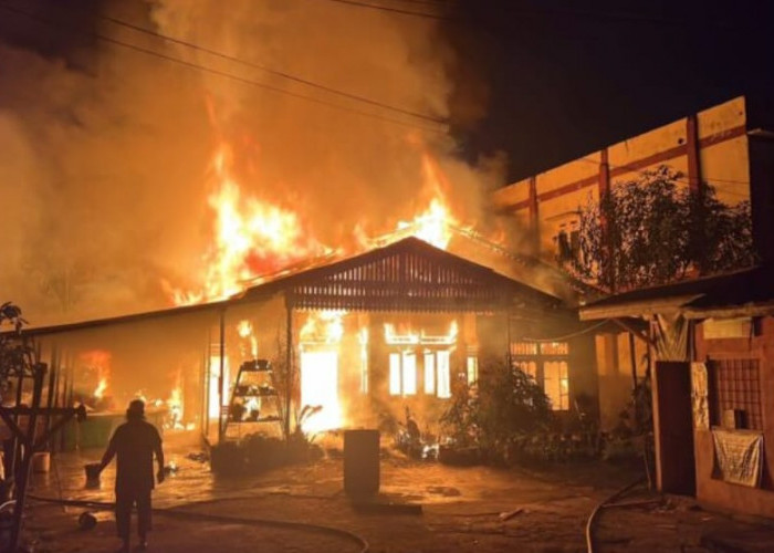 Kebakaran Hebat Hanguskan Satu Unit Rumah di Kubu Raya, Kasubsi Penmas Sihumas : Masih Lakukan Penyelidikan