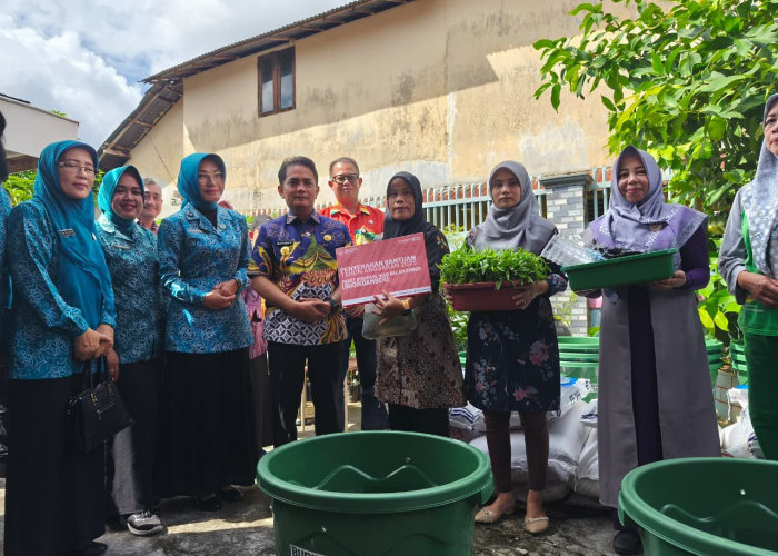 Perkuat Ketahanan Pangan, Pemkot Pontianak Salurkan Bantuan Budikdamber ke 30 Posyandu