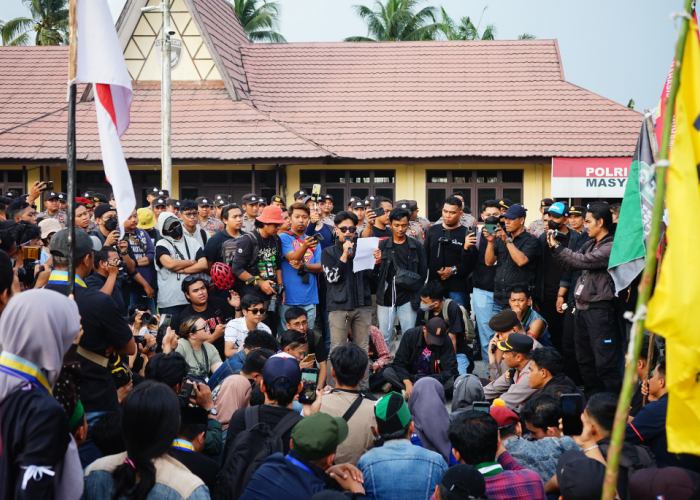 Aliansi Mahasiswa dan Masyarakat Akhiri Aksi di Polda Kalbar dengan Tanda Tangan Tuntutan