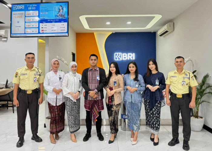 Frontliner BRI Krekot Kenakan Busana Nasional di Hari Kartini