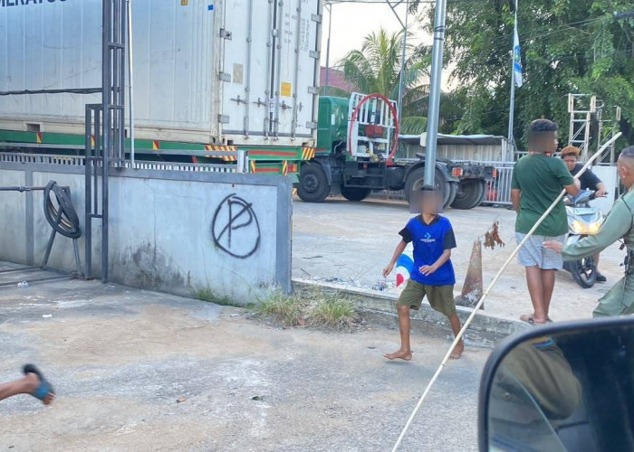 Satpol PP Pontianak Amankan Sejumlah Layangan dan Gelondongan Saat Razia