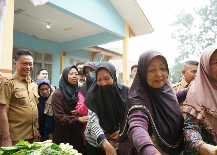 Warga Serbu Pasar Murah Pontianak Tenggara, Paket Sembako Mulai Rp85 Ribu
