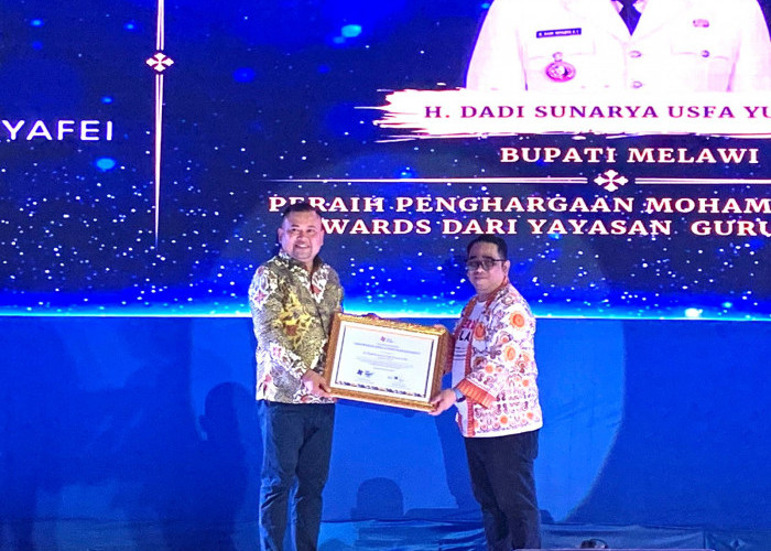 Malam Anugerah Pendidik Kabupaten Melawi, Bupati Dadi Berikan Apresiasi Pemkab Raih Mohammad Syafie Award 