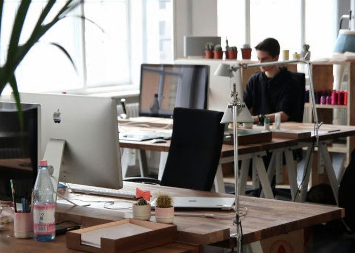 Tips Alokasi Gaji untuk First Jobber: Antara Self-Reward dan Investasi Cerdas