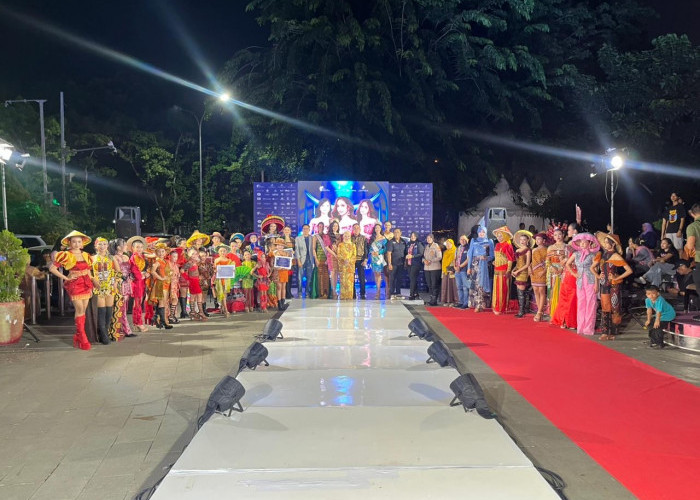 Fashion Show Budaya Meriahkan Pemilihan Putri Daerah Kalbar 2026, Angkat Wastra Lokal di Taman Digulis