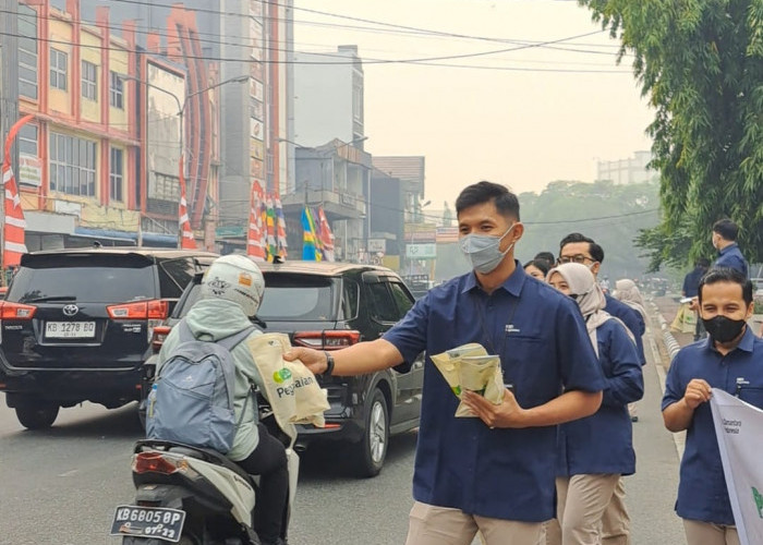 Tanggap Bencana Kabut Asap, Pegadaian Bagikan 2.400 Paket Masker dan Suplemen Serentak di 12 Outlet Kalimantan