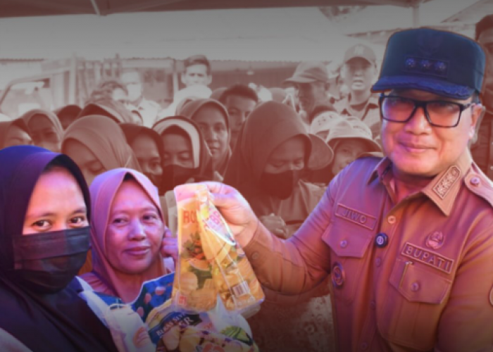 Operasi Pasar Desa Kuala Dua, Bupati Sujiwo Kembali Beri Subsidi Pribadi