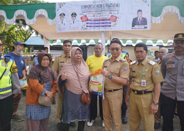 Warga Antusias Serbu Pasar Murah di Pontianak Timur, Paket Sembako Ludes Diserbu