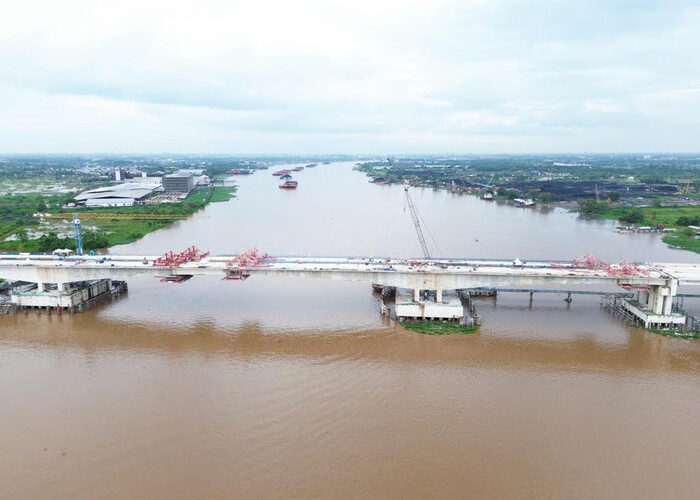 Suplai Beton Readymix WSBP Dorong Progres Jembatan Musi V, Struktur Utama Kini Telah Tersambung