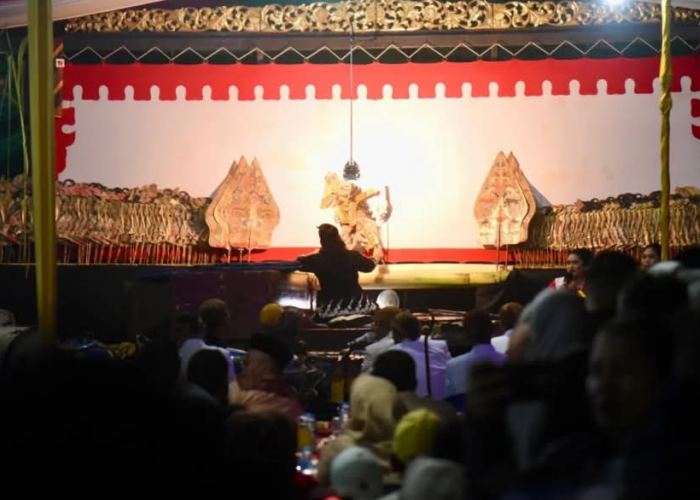 Wayang Kulit Semalam Suntuk di Kubu Raya, Wabup Sukiryanto: Serasa Pulang ke Wonogiri