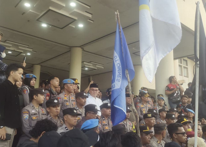 Aliansi Mahasiswa Pontianak Gelar Aksi di DPRD Kalbar, Bawa 5 Tuntutan Utama
