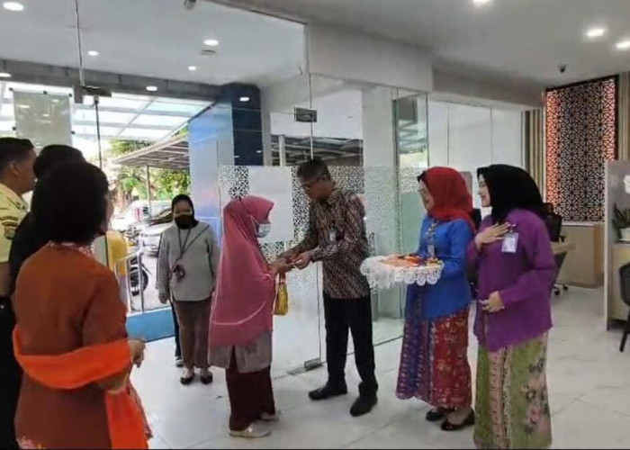 Semarak Hari Pelanggan Nasional, BRI BO Tanjung Priok Sambut Nasabah Hangat Berwastra