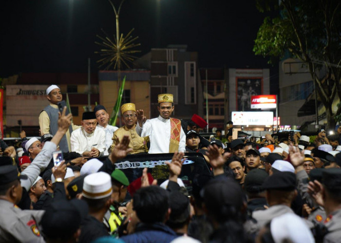 Puluhan Ribu Jamaah Padati Haul Habib Muhammad di Pontianak, UAS Sampaikan Pesan Cinta Rasulullah