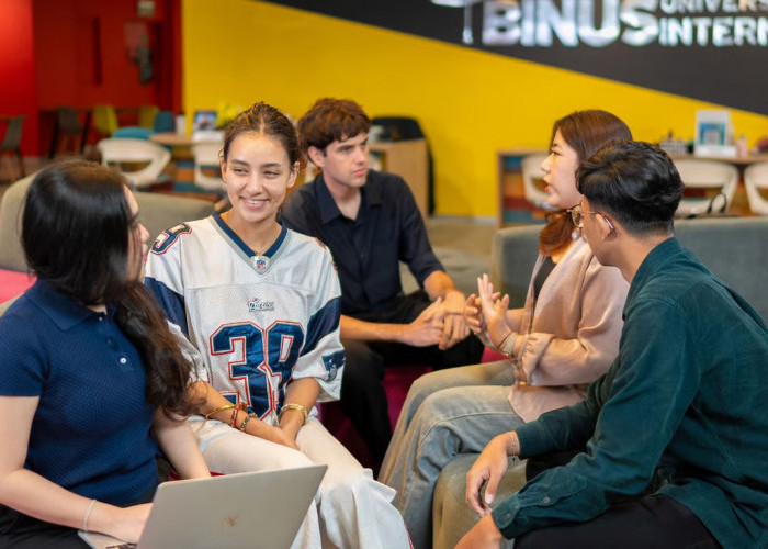 Belajar AI dan Cloud Sambil Raih Double Degree: Ini yang Bikin Computer Science BINUS International Unggul!