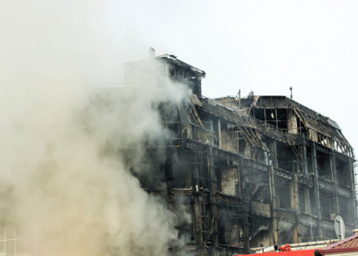Tragedi Api di Gedung Megah Bangladesh: 43 Jiwa Melayang, 22 Luka Bakar