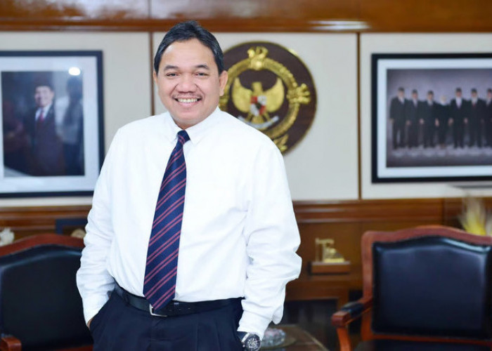 Profil Achsanul Qosasi: Rekam Jejak dan Peran di Dunia Pemerintahan