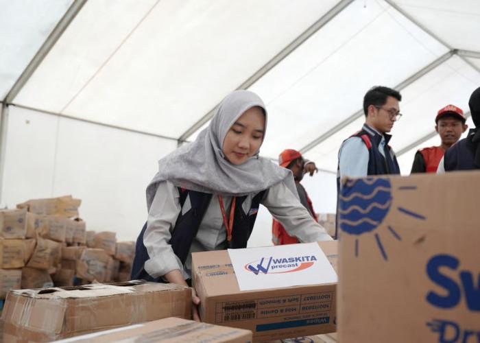 Waskita Beton Precast Bersama PMI Salurkan Bantuan Kemanusiaan untuk Masyarakat Terdampak di NTT