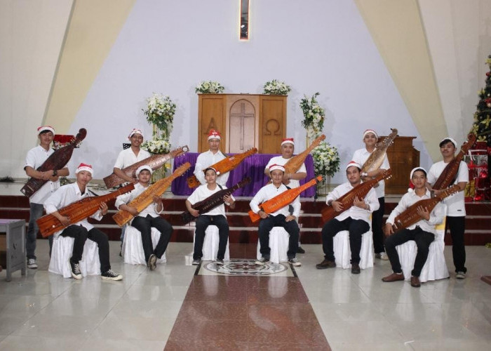 Christmas Melody Alunan Sape Bernuansa Natal