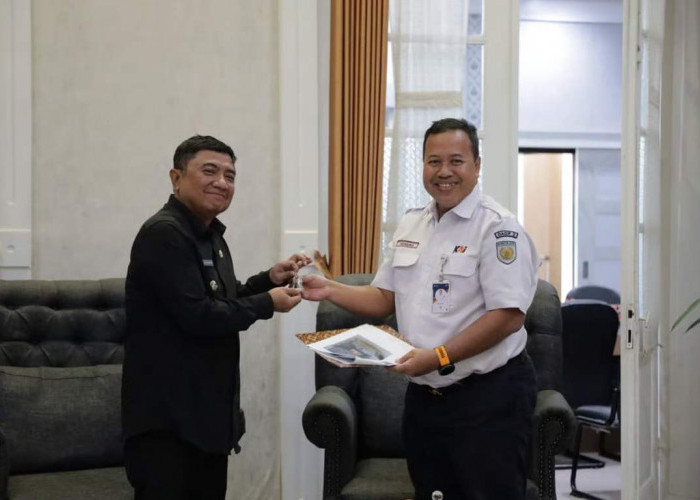 KAI Daop 2 Bandung Serahkan Gardu JPL 19 kepada Pemkab Garut, Wujud Sinergi Tingkatkan Keselamatan Kereta Api 