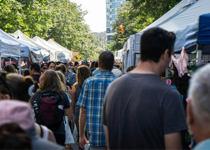 Fenomena Antre di Tempat Makan Viral, Worth It atau Sekadar Ikut Tren?