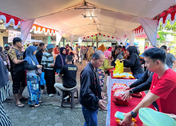 Warga Serbu Pasar Murah Pemkot Pontianak Jelang Idulfitri 2026