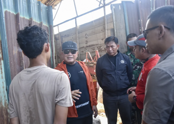 Bupati Kubu Raya Tegur Keras Pemilik Penampungan Barang Bekas di Sungai Ambawang