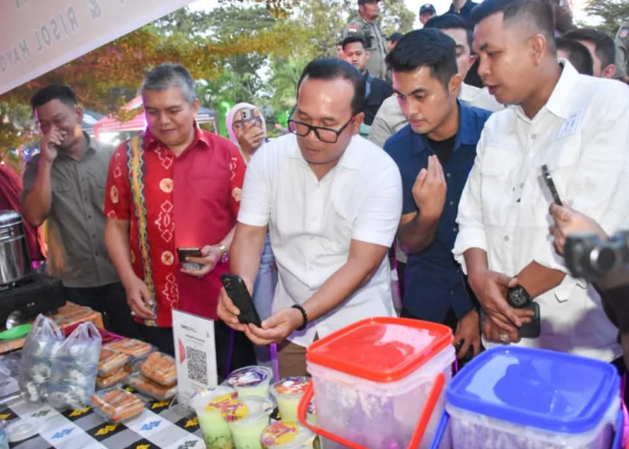 Dorong Ekonomi Lokal, Bupati Kubu Raya Resmikan Gerai UMKM Tugu Alianyang