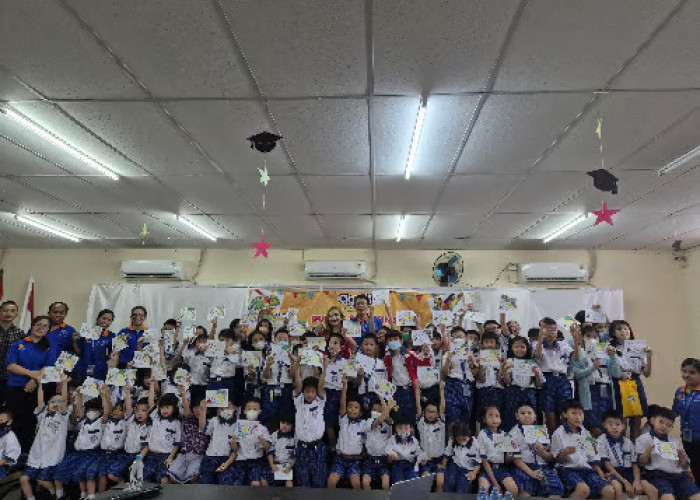 Seminar Public Speaking Bersama Coach Priska Sahanaya dan Lomba Mewarnai AGATIS di SD Caritas Christi