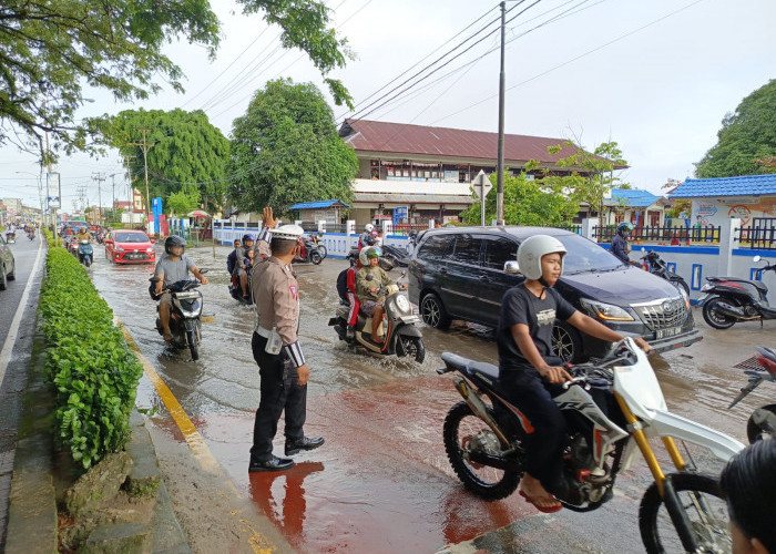 Depan SDN 6 Nanga Pinoh Terjadi Kemacetan, Ini Penyebabnya 