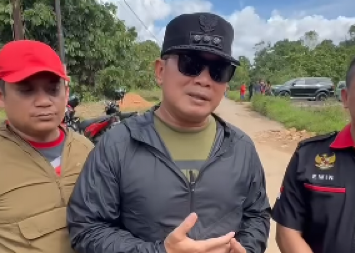 Tinjau Langsung Jalan Poros Mega Timur–Kuala Mandor B, Bupati Sujiwo Pastikan Tuntas Tahun Ini
