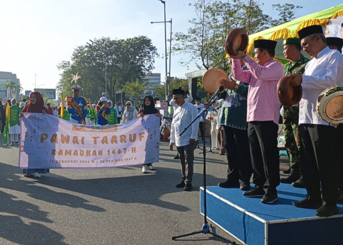 Ribuan Peserta Ikuti Pawai Taaruf Sambut Ramadhan 1447 Hijriah di Pontianak