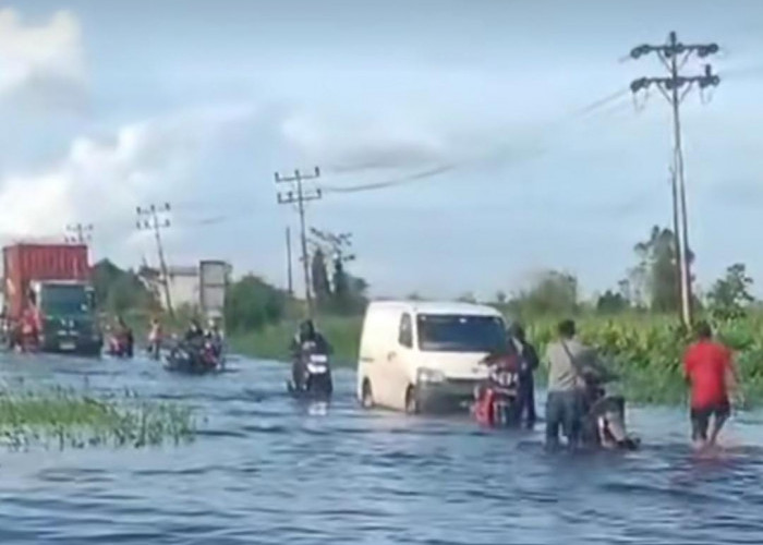 Warga Keluhkan Dampak Banjir dan Biaya Angkutan di Desa Galang Sungai Pinyuh