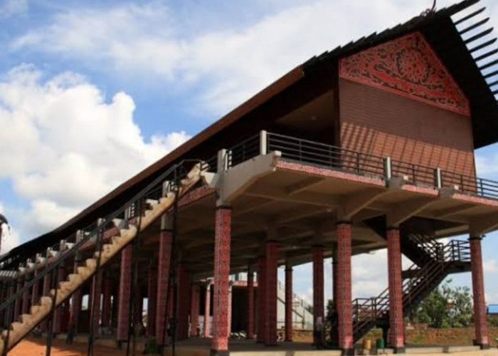 Mengenal Rumah Adat Dayak dan Makna Filosofinya bagi Masyarakat Kalimantan Barat