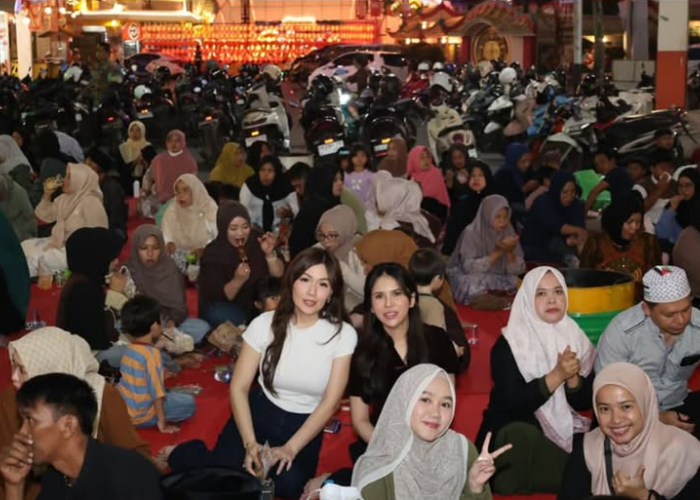 Ribuan Warga Ikuti Bukber Akbar Singkawang di Sekitar Masjid Raya, Tunjukkan Toleransi Antarumat