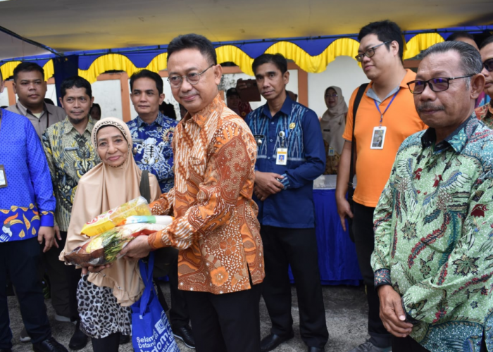 Warga Terbantu Pasar Murah di Pontianak Timur