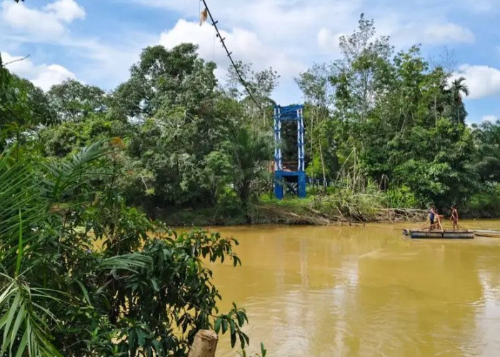 Tahap Finishing Roboh, Jembatan Gantung Desa Menunuk Kembali Dikerjakan