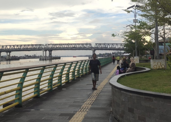 Jejak Tradisi Tepi Sungai Kapuas yang Perlahan Memudar di Pontianak