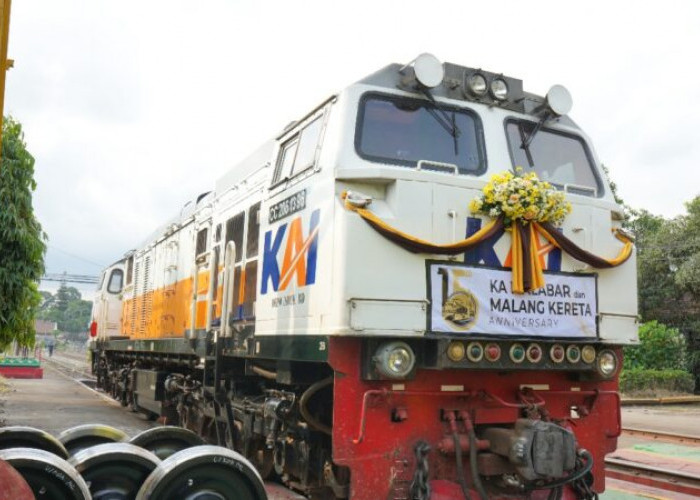 KAI Daop 8 Bersama Komunitas Railfans Malang Raya Peringati 15 Tahun beroperasinya KA Malabar 