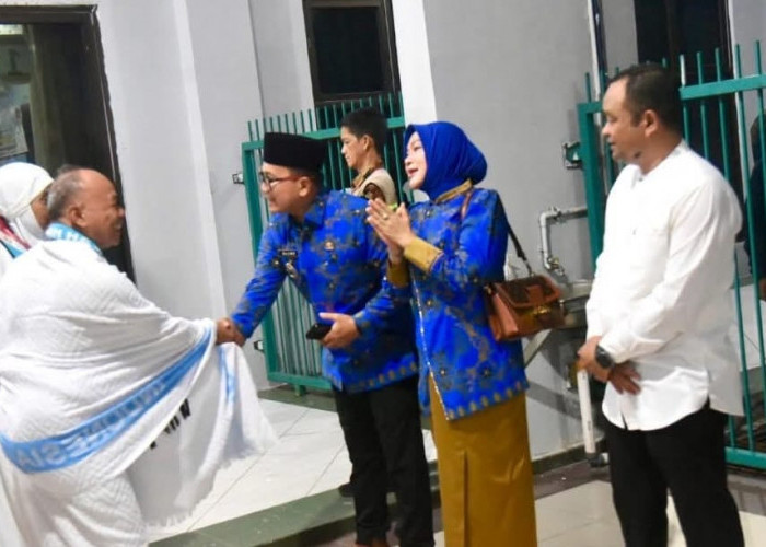 Titip Doa untuk Daerah, Bupati Kubu Raya Lepas 35 Calon Haji di Embarkasi Batam