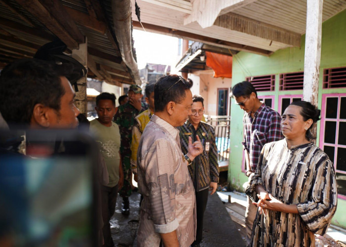 Tinjau Korban Kebakaran di Beting, Wako Edi Pastikan Bantuan Segera Disalurkan
