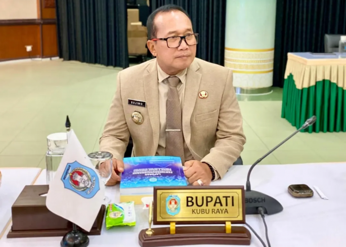 Bupati Kubu Raya Raih Penghargaan di Ajang TOP BUMD Awards