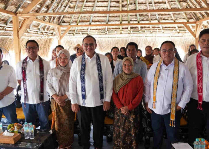 BRI Insurance Bersama PNM Perkuat Pemulihan Warga Terdampak Kebakaran Desa Adat Sade-NTB