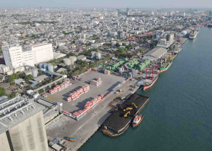 Pelabuhan Makassar Catat Pertumbuhan Positif Arus Bongkar Muat pada Semester I - 2026
