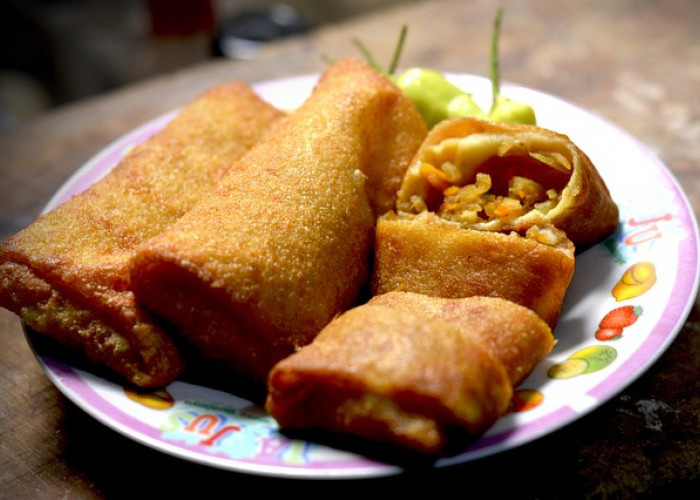 Menjelajahi Enam Makanan Ikonik Pontianak Ketika Mengunjungi Pontianak, Salah Satunya Adalah Lumpia