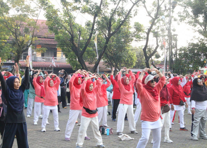 Ribuan Warga Pontianak Barat Meriahkan Jalan Sehat dan Zumba HUT RI ke-81